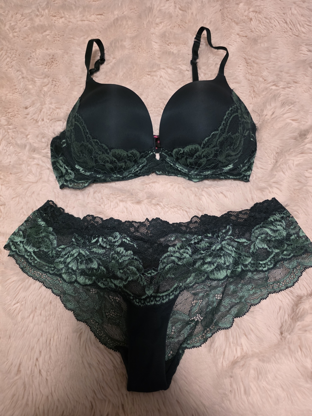 La SENZA Black & Green Lace Push-Up Bra and Lace Bikini Panty Set